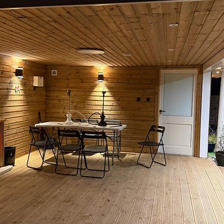 滑铁卢维尔 Peace House酒店 外观 照片