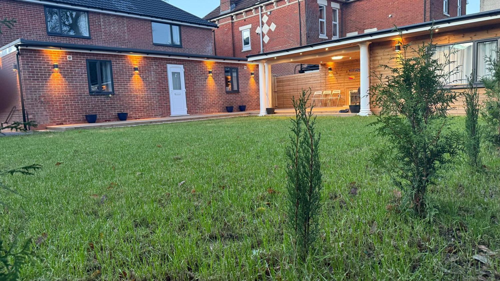 滑铁卢维尔 Peace House酒店 外观 照片